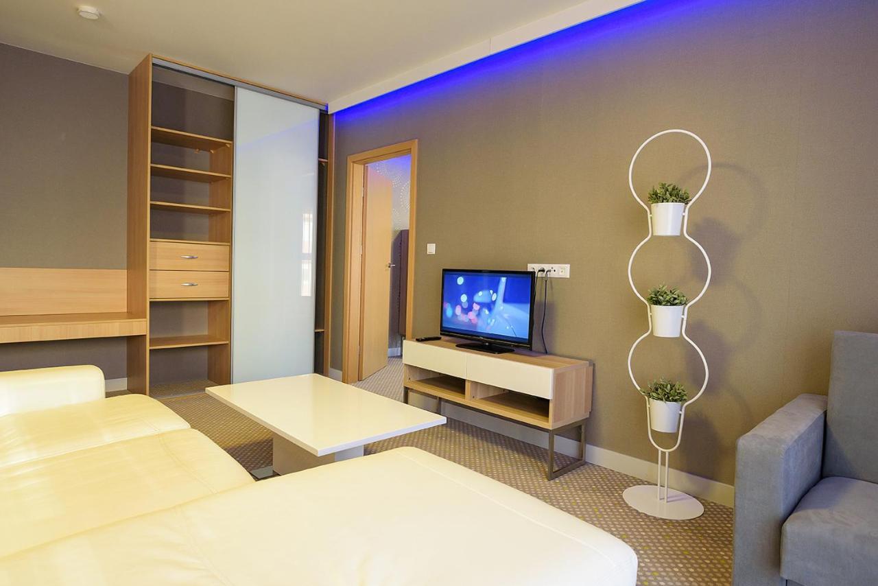 Invite Aparthotel Wroclaw Exterior photo